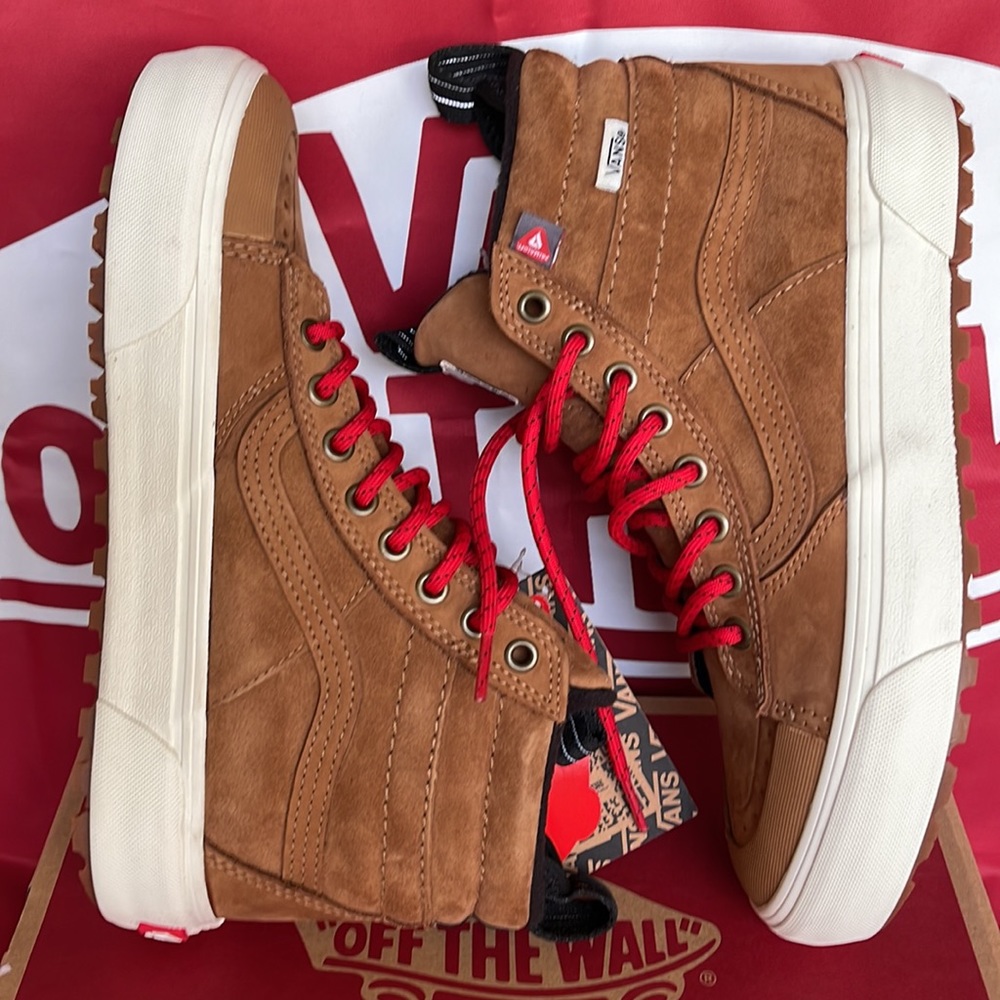 Vans Sk8-Hi Mte-2
Chipmunk/Marshmallow
VN0007NKGWU
Men’s boots - sneakers - Picture 12 of 16